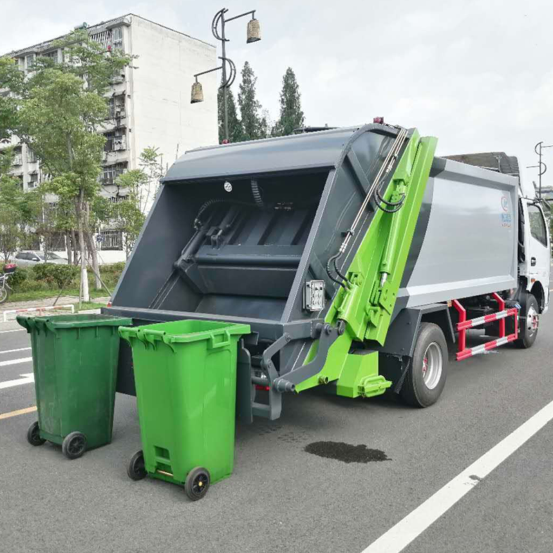國(guó)六8方大多利卡后掛桶壓縮垃圾車(chē) 高效環(huán)保的城市清潔利器